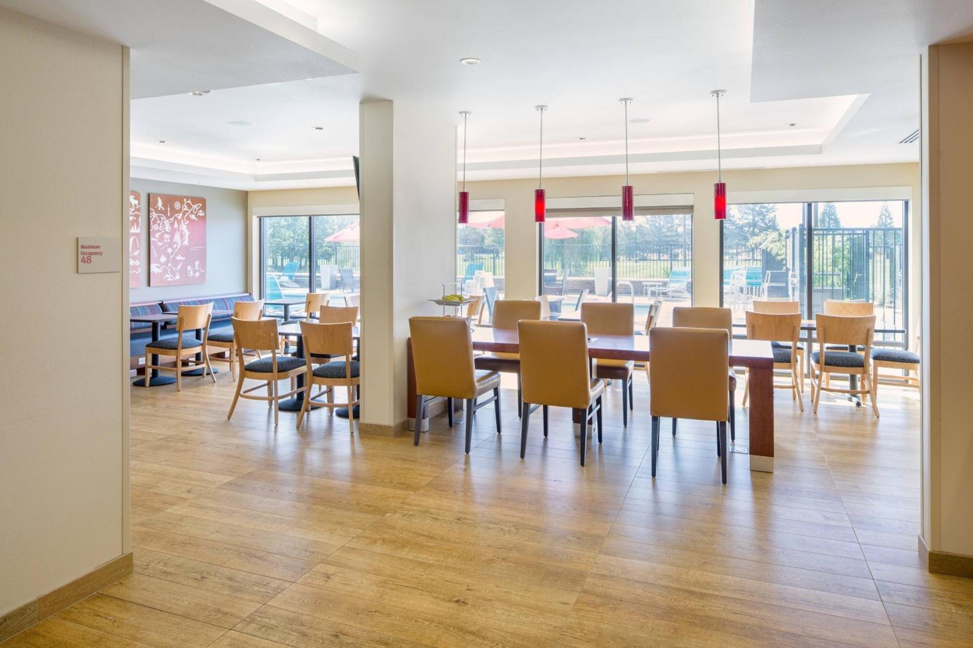 Towneplace By Marriott Suites Portland Vancouver Evergreen Exterior foto